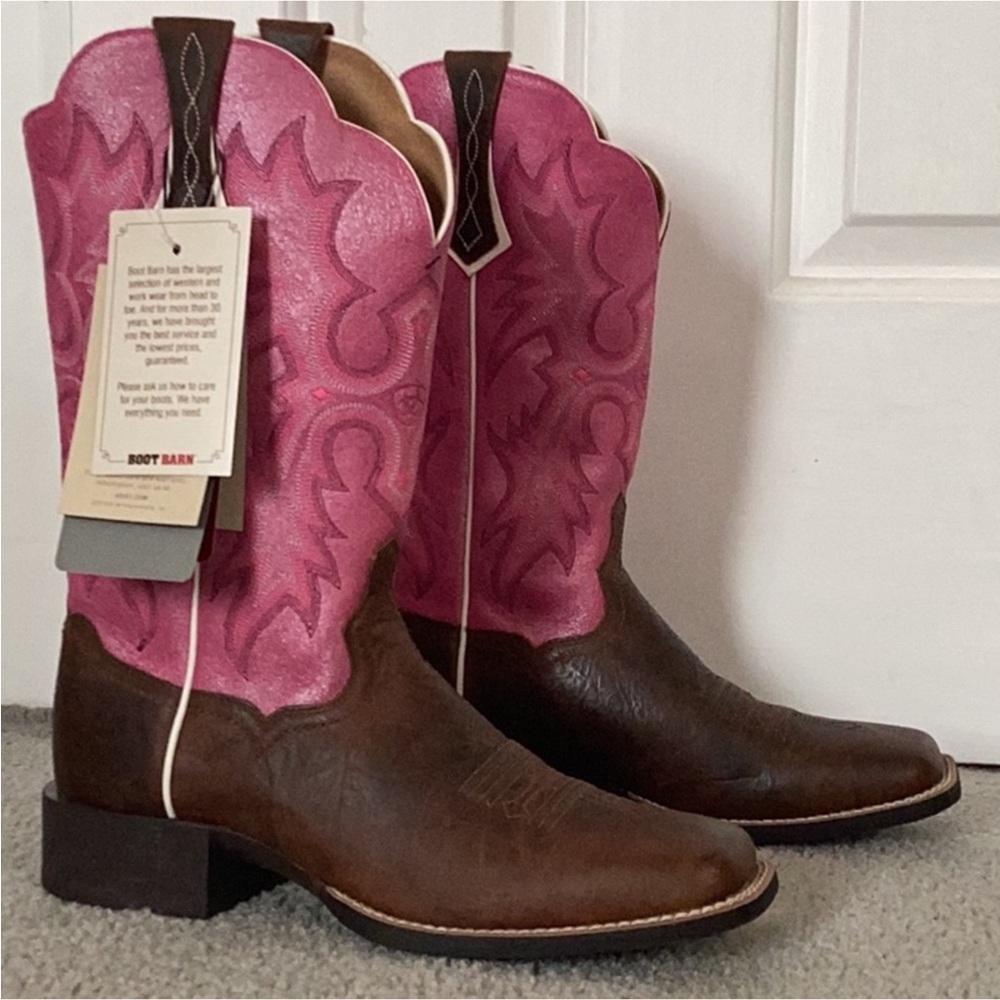 Ariat NWT western boot.  Size 8.5